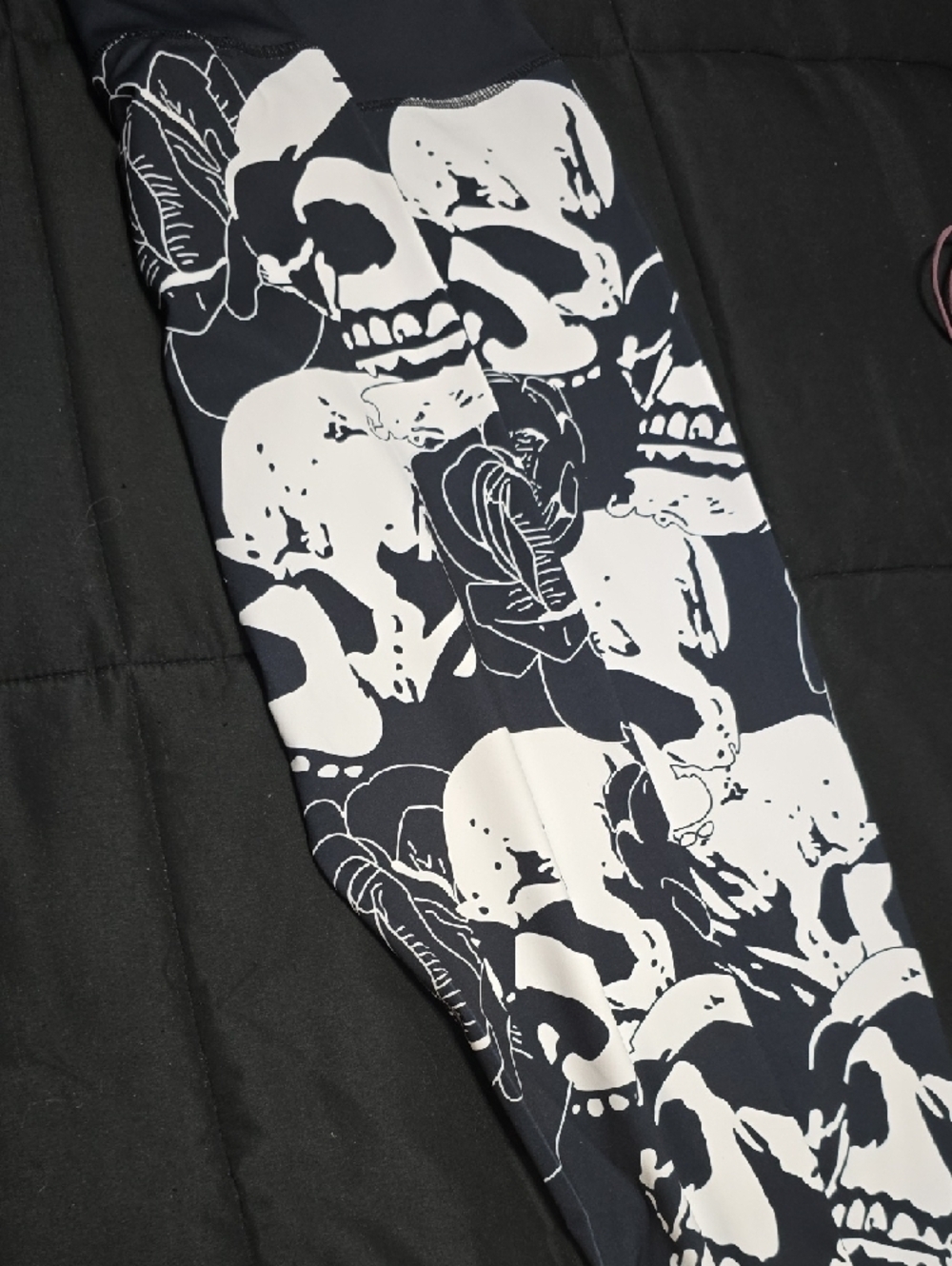 Black Skull Print High-Waist Leggings - Picture 4 of 7
